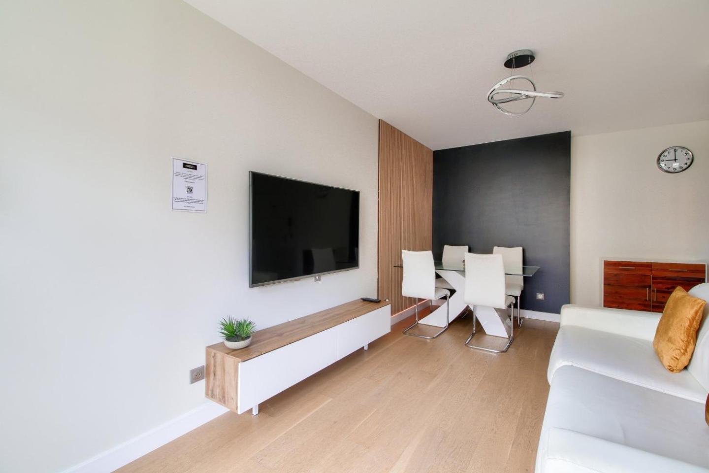 123Home - Suite & Spa Xl Montevrain Exterior photo